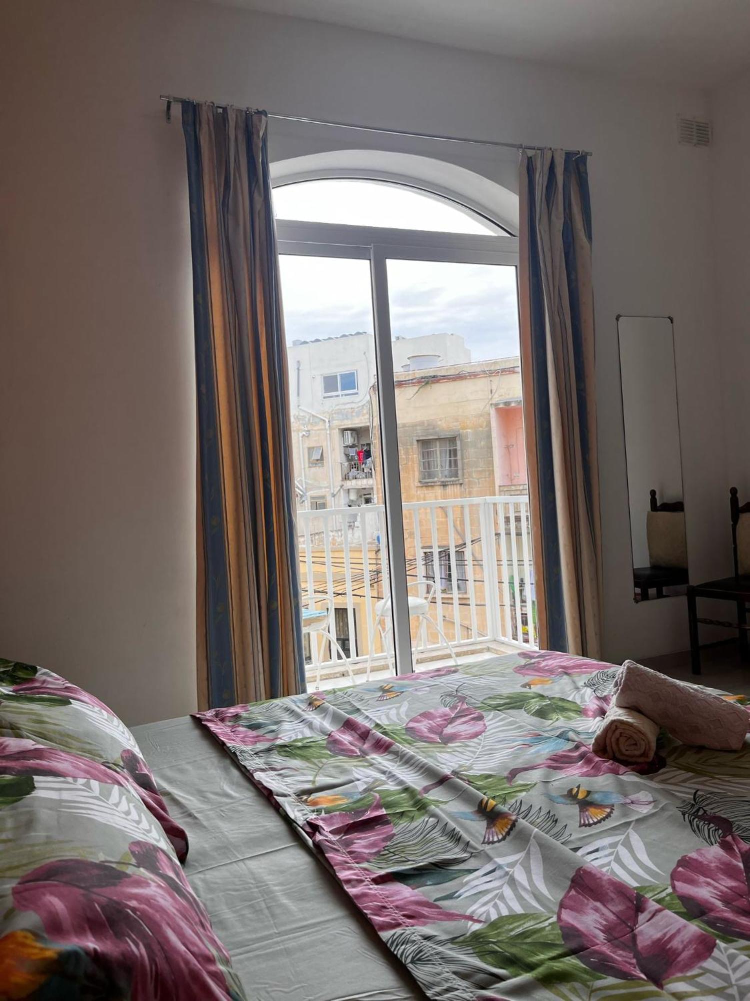 Sliema Airconditioned Self Check In And Self Check Out Habitación en casa particular *